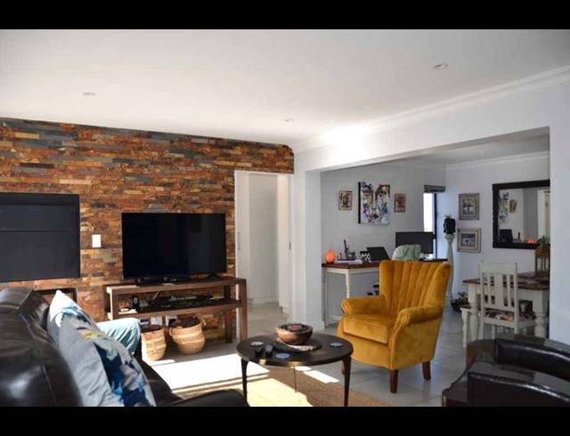 2 BEDROOM APARTMENT FOR SALE IN ISLAND VIEW